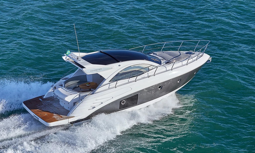 Cabin cruiser day yacht underway on the Gulf Coast